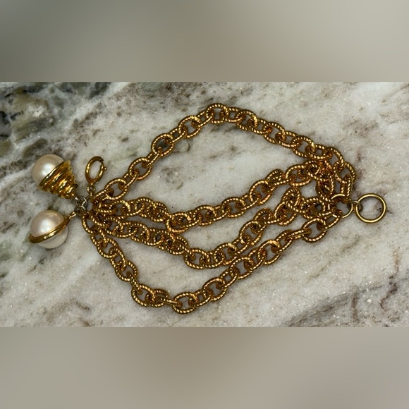 Vintage Chunky Gold Tone Faux Pearl Charm Dangle bracelet - Picture 6 of 12